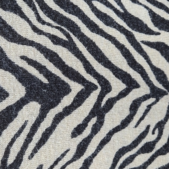 WILLI SMITH Black and Cream Zebra Print Top Silk Wool Blend, Size M. Like New! - Picture 3 of 11